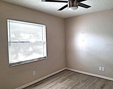 8308 123rd Avenue - Photo Thumbnail 16