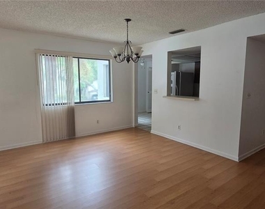 700 Starkey Rd - Photo Thumbnail 3