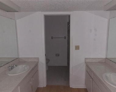 700 Starkey Rd - Photo Thumbnail 10