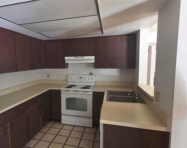 700 Starkey Rd - Photo Thumbnail 7