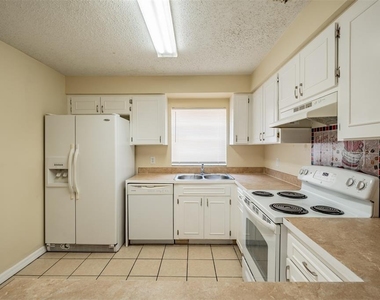 9616 N Oklawaha Avenue - Photo Thumbnail 16