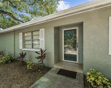 9616 N Oklawaha Avenue - Photo Thumbnail 3