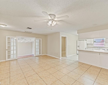 9616 N Oklawaha Avenue - Photo Thumbnail 12