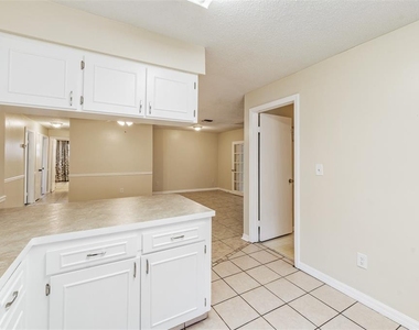 9616 N Oklawaha Avenue - Photo Thumbnail 17