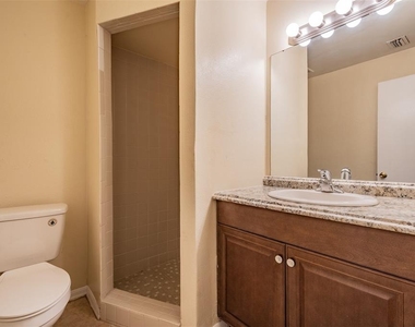 9616 N Oklawaha Avenue - Photo Thumbnail 40