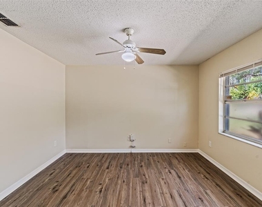 9616 N Oklawaha Avenue - Photo Thumbnail 8