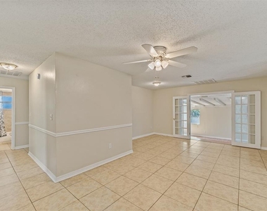 9616 N Oklawaha Avenue - Photo Thumbnail 11