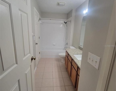 2221 Golden Oak Lane - Photo Thumbnail 15
