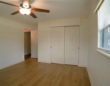 916 Vermont Avenue - Photo Thumbnail 3