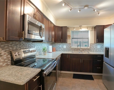 916 Vermont Avenue - Photo Thumbnail 8
