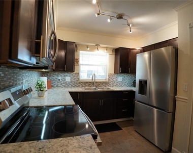 916 Vermont Avenue - Photo Thumbnail 9