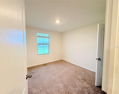 1559 Candlefire Row - Photo Thumbnail 20