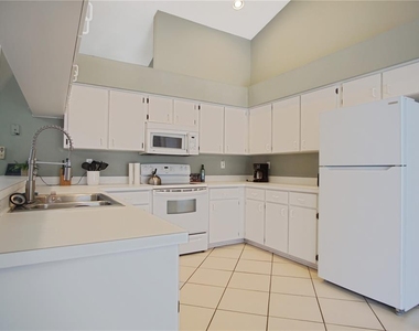 928 Loma Bonita Drive - Photo Thumbnail 15