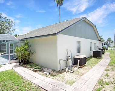 928 Loma Bonita Drive - Photo Thumbnail 7