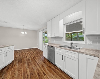 1820 Se 57th Avenue - Photo Thumbnail 4