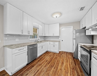 1820 Se 57th Avenue - Photo Thumbnail 3