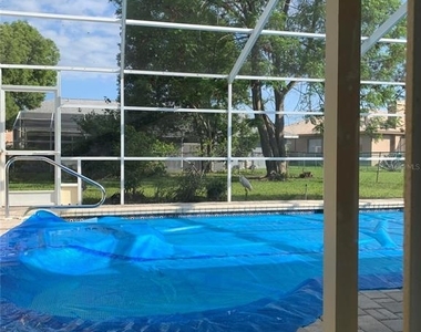 8621 Ashbury Drive - Photo Thumbnail 4