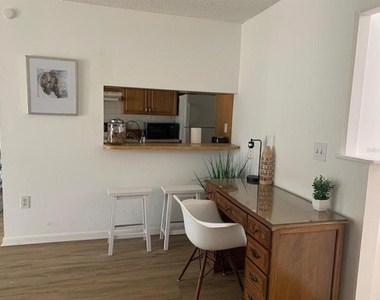 132 Hallmark Avenue - Photo Thumbnail 4