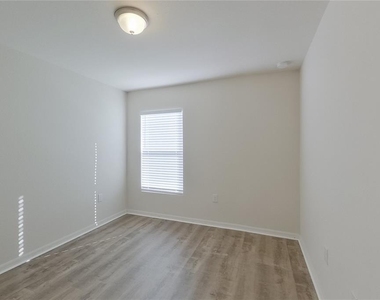 9120 Aegean Circle - Photo Thumbnail 9