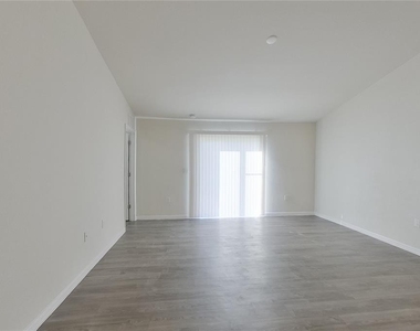 9120 Aegean Circle - Photo Thumbnail 2