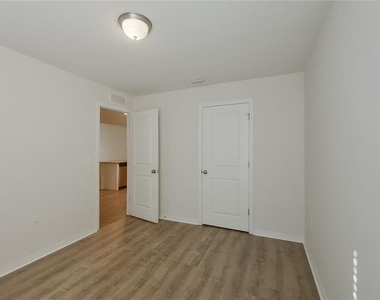 9120 Aegean Circle - Photo Thumbnail 10