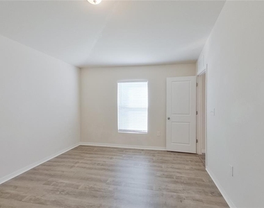 9120 Aegean Circle - Photo Thumbnail 12