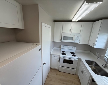 4160 Pershing Pointe Place - Photo Thumbnail 4