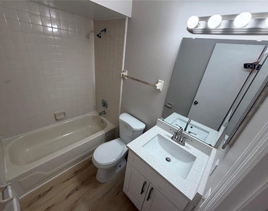 4160 Pershing Pointe Place - Photo Thumbnail 9