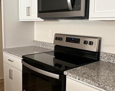 9324 Westside Hills Drive - Photo Thumbnail 6