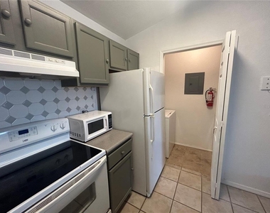 8939 Latrec Avenue - Photo Thumbnail 3