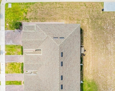 1100 Lakeshore Breeze Place - Photo Thumbnail 21