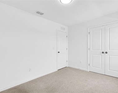 1100 Lakeshore Breeze Place - Photo Thumbnail 15