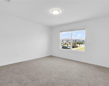 1100 Lakeshore Breeze Place - Photo Thumbnail 9