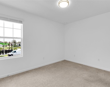 1100 Lakeshore Breeze Place - Photo Thumbnail 14