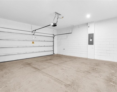 1100 Lakeshore Breeze Place - Photo Thumbnail 7