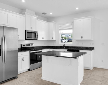 1100 Lakeshore Breeze Place - Photo Thumbnail 3