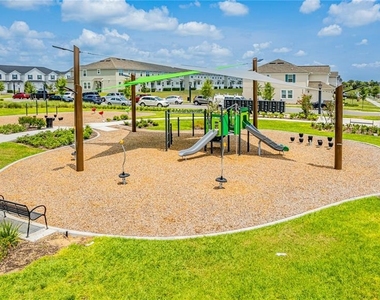 1100 Lakeshore Breeze Place - Photo Thumbnail 24
