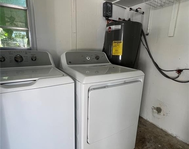 1238 Woodmere Dr - Photo Thumbnail 5