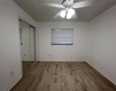 1238 Woodmere Dr - Photo Thumbnail 5