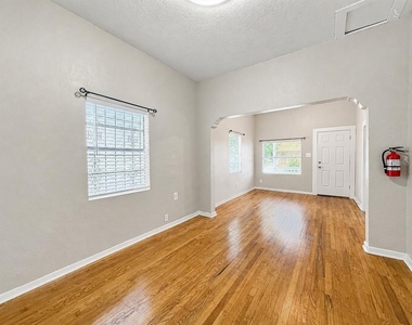 2124 W Chestnut Street - Photo Thumbnail 7