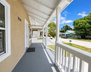2124 W Chestnut Street - Photo Thumbnail 2