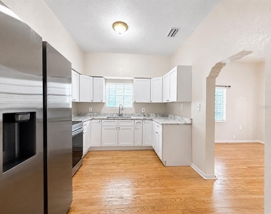 2124 W Chestnut Street - Photo Thumbnail 5