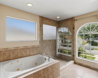 2226 Westbourne Drive - Photo Thumbnail 25