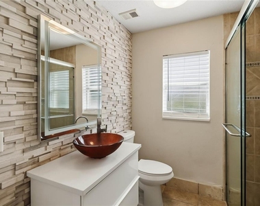2226 Westbourne Drive - Photo Thumbnail 16