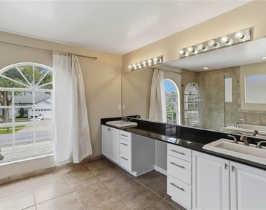 2226 Westbourne Drive - Photo Thumbnail 24