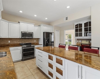 2226 Westbourne Drive - Photo Thumbnail 9