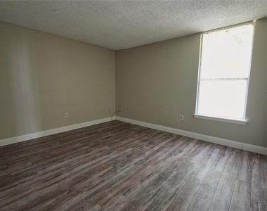 512 Orange Drive - Photo Thumbnail 9