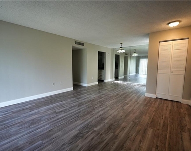 512 Orange Drive - Photo Thumbnail 4