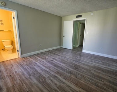 512 Orange Drive - Photo Thumbnail 14