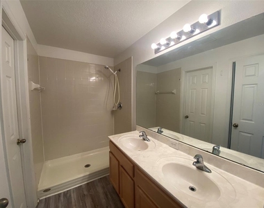 2076 Cypress Bay Boulevard - Photo Thumbnail 14